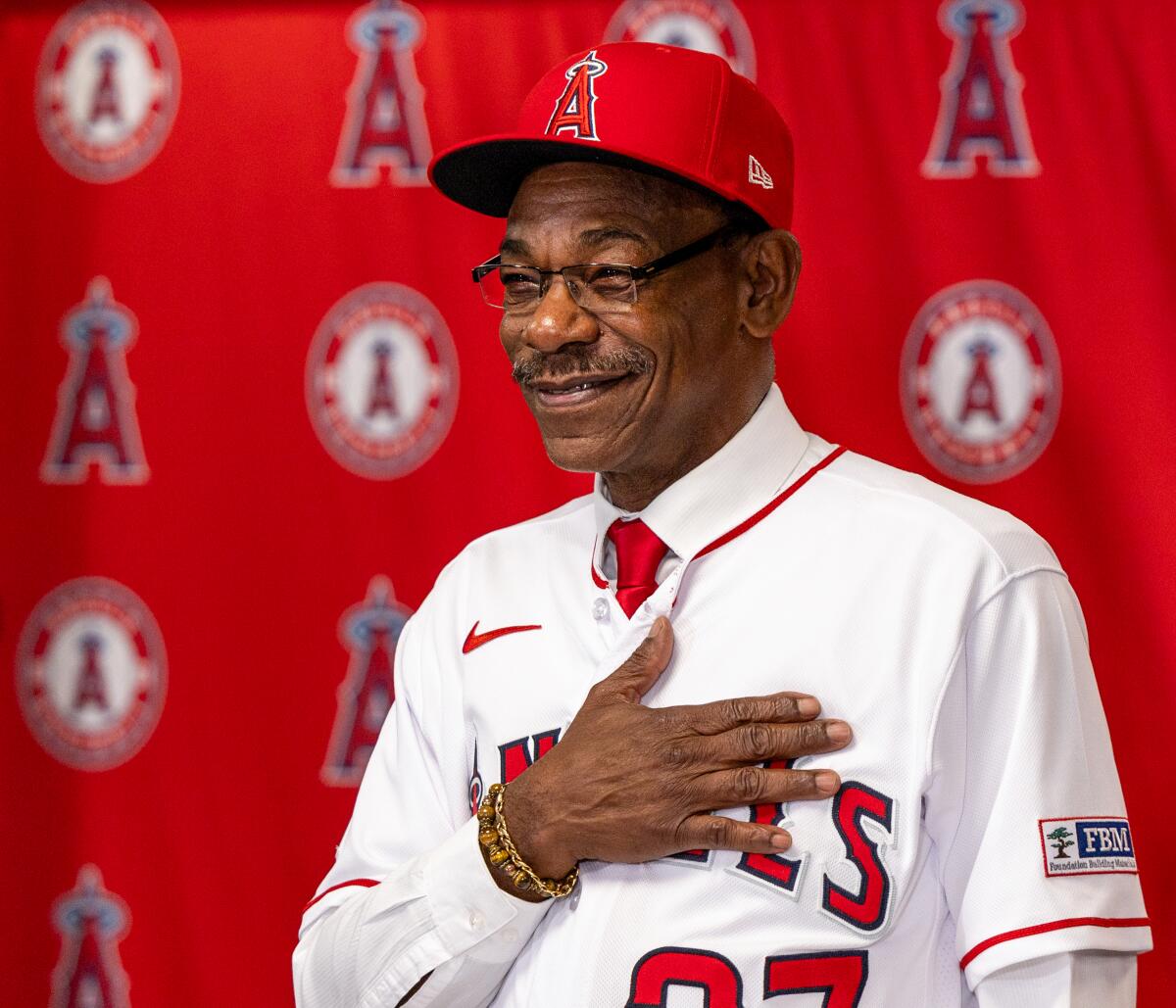 🌟 Get ready for a double play of wisdom! This #CoachingTipsTuesday, join legendary baseball manager Ron Washington as he shares his top infielding secrets. From footwork to glove work, let's level up our game together! ⚾️🧢 #RookieLeagueOK #BaseballSkills youtube.com/watch?v=RlOCl5…