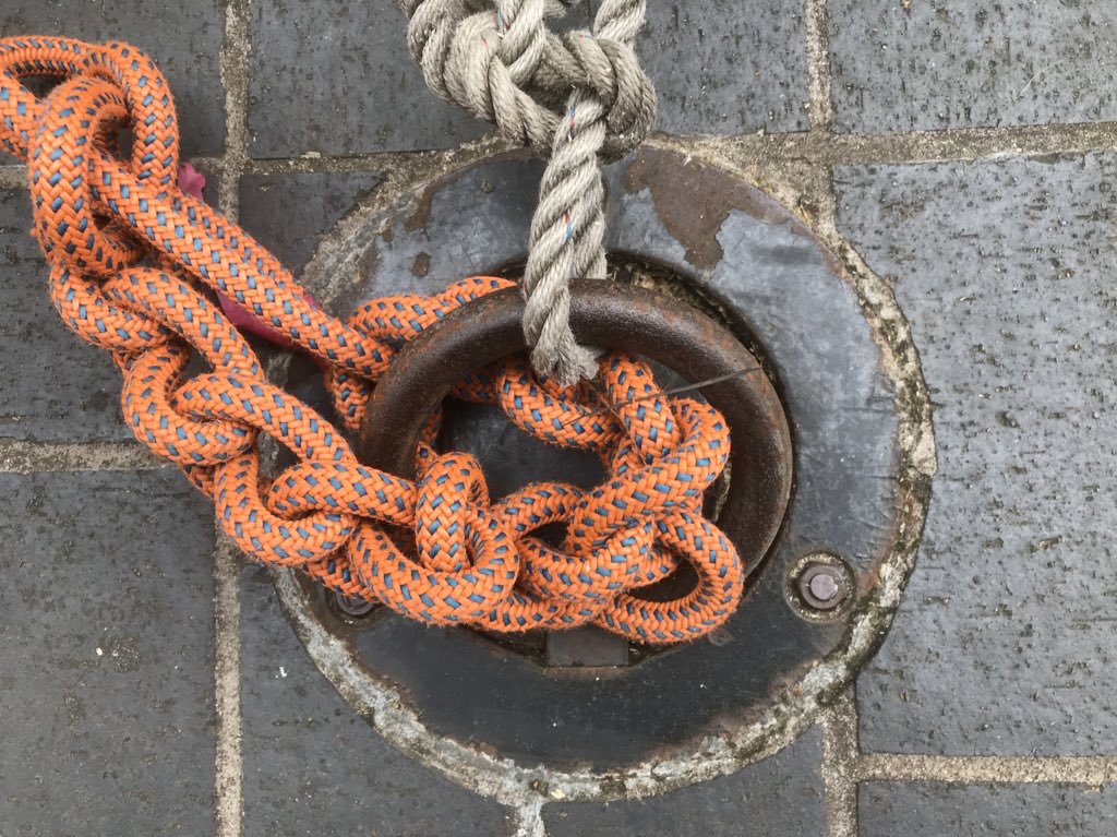 Knots on the Regents Canal
Images © slambcreations

#knots #crt #regentscanal #london #canal #narrowboat #rope