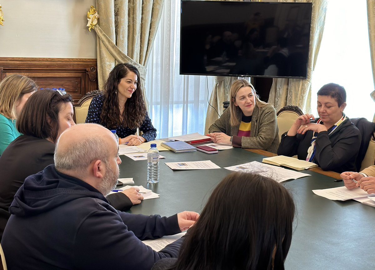 🤝 Reunida a comisión de seguimento do Plan Estratéxico da Ourivería. ☑️ Na reunión falouse da posta en marcha dun plan de análise da autenticidade do acibeche, e da organización de exposicións e exhibicións ao vivo do traballo de ourives. 🔗 i.gal/pOZUR