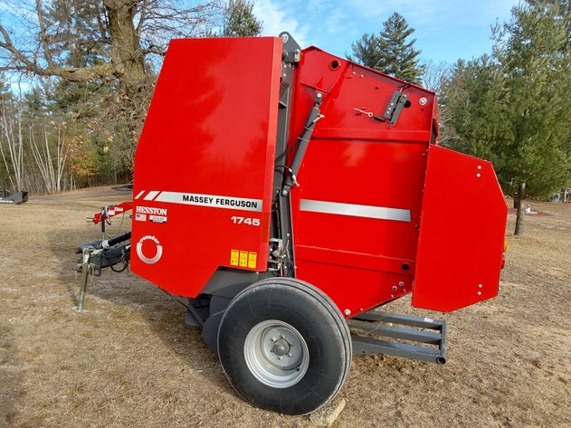 Small online auction tomorrow (7 PM CT) in Stanchfield, MN by Carlson Auction Co. Sharp, hardly used Massey Ferguson tractor/hay equip. '19 model 4707 w/ 183 hrs; '21 model 15125 hay rake, unused; '21 DM 255 disc mower; unused '19 model 1745 round baler: bid.carlsonauctions.com/ui/auctions/11…
