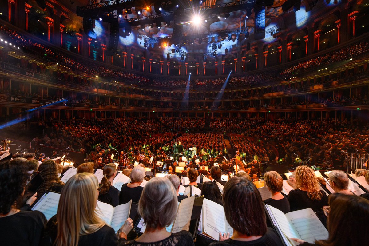 A truly extraordinary experience to conduct my @RSNO friends at @ClassicFM Live last night at the @RoyalAlbertHall. Incredible contributions from soloists @880hz, Rachel Duckett & Freddie de Tommaso, plus the wonderful @RSNOChorus. (📸 © Classic FM / Matt Crossick)