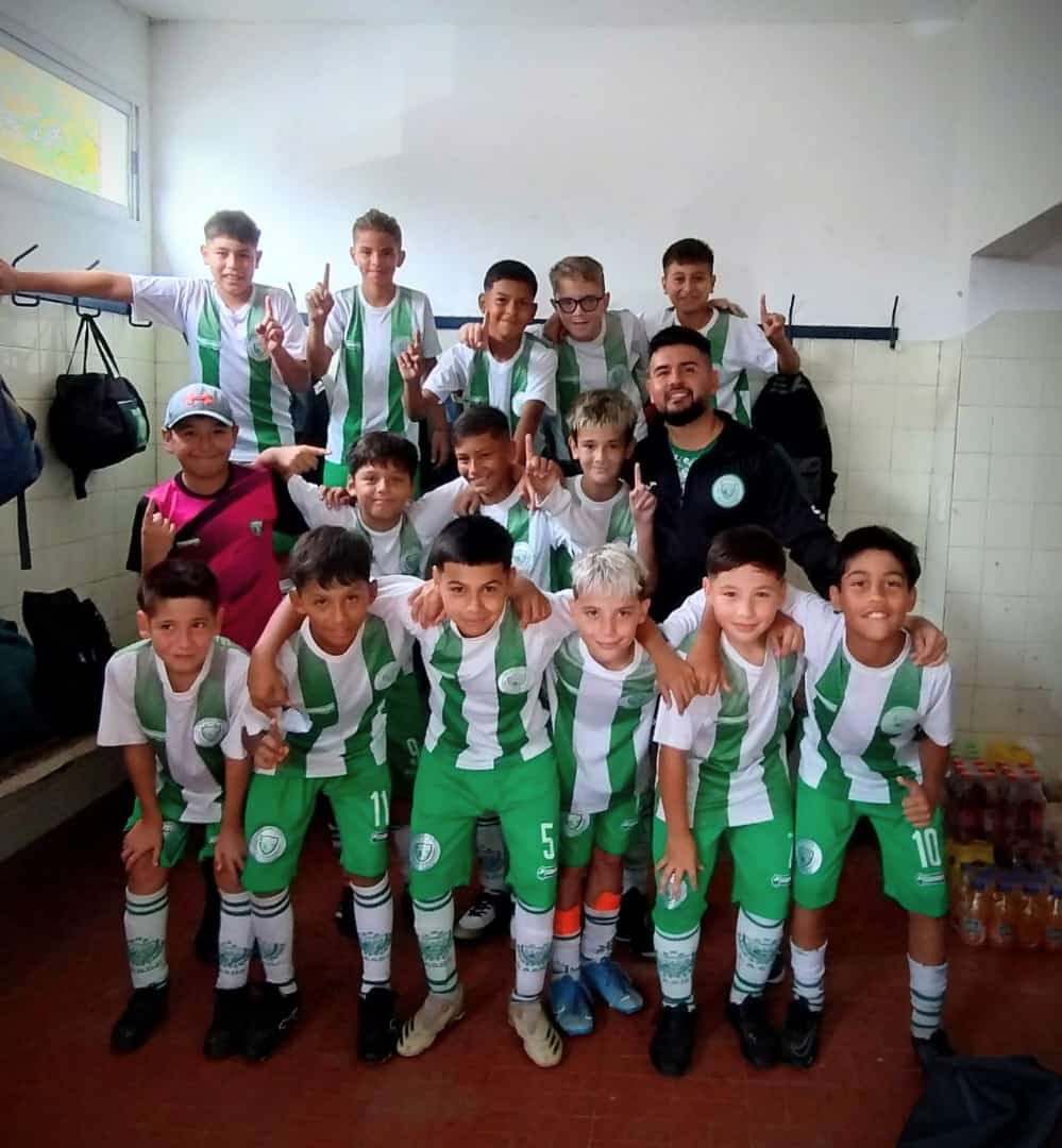 ⚽️ #Fútbol #Infantiles #AFA #Liga 🚦El próximo compromiso de Camioneros será el Domingo recibiendo a Claypole en las categorías 2011, 2012 y 2013 inclusive. 🚦En Liga recibimos a Defensa y Justicia. 🚦Se jugarán en 3 canchas en simultáneo 💚 #UnidosTriunfaremos 🚛🚛🚛