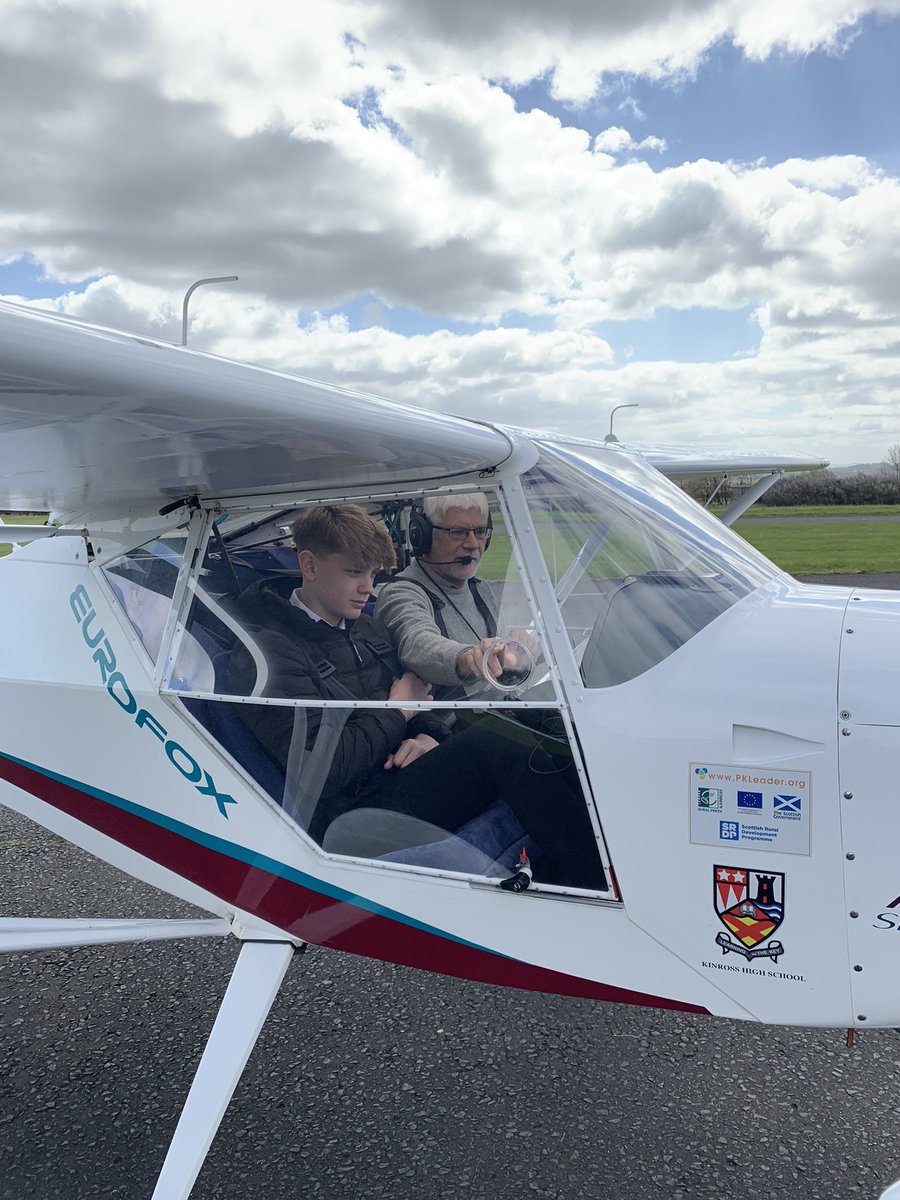 Thanks to #AerospaceKinross and #ASSET for another excellent day of aviation for #KinrossHighSchool #S3 #physics #STEM students. Lots of smiling faces and excitement.