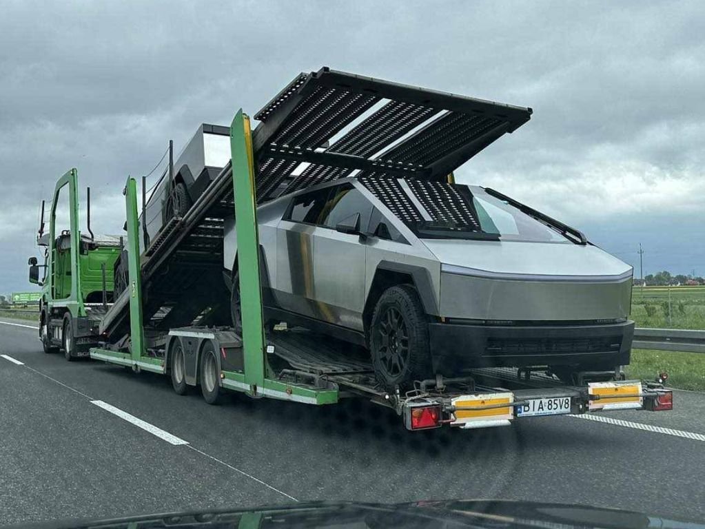 Oh no, those terrible things have been spotted in Poland already! Luckily, they would be illegal to register here, so I hope they are going somewhere further east. Maybe to Russia, this is such a terrible vehicle that Russians deserve it!