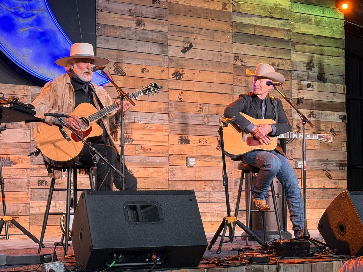 Had a BLAST at the Rangeland Wildfire Benefit concert with @LyleLovett and @Rocking3M Michael Martin Murphey. THANK YOU to everybody who came out to raise money for those impacted by the record-breaking wildfires that scorched much of the Panhandle in March. So many of these…
