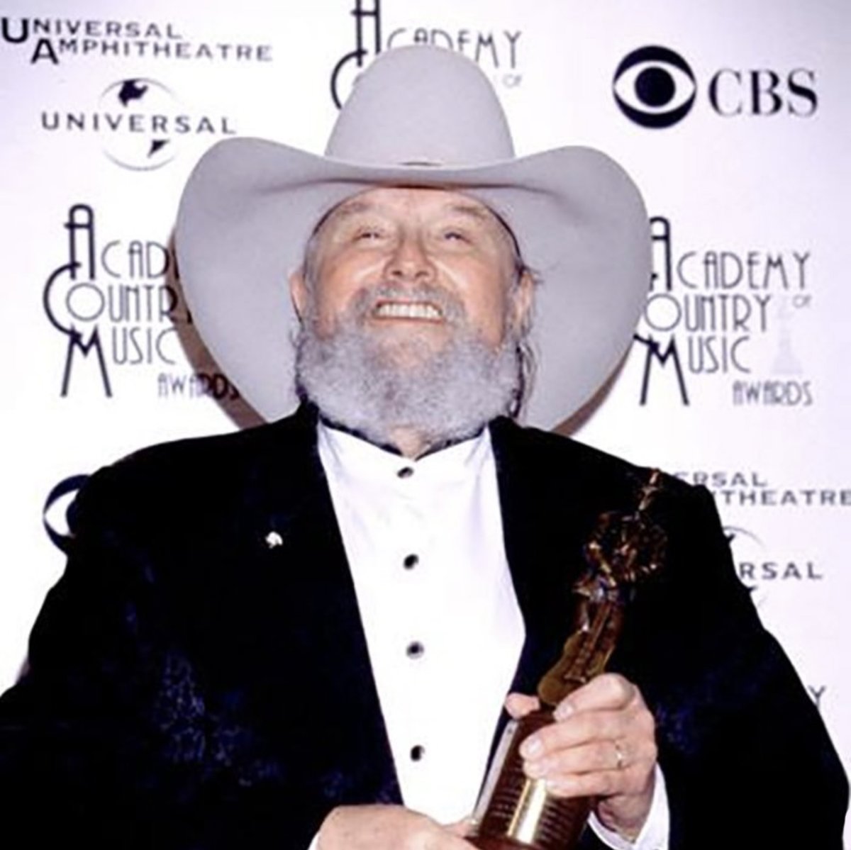 ON THIS DAY in 1998, a surprised Charlie received the Pioneer Award at the 33rd Annual @ACMawards. Charlie was told he was presenting an award to Dick Clark, instead, @Travistritt & @martystuarthq performed tributes & Presidents Carter & Ford were part of the video.- TeamCDB