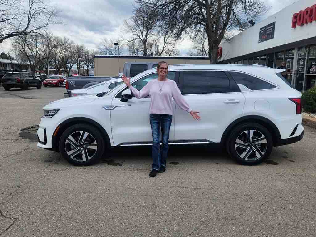 Congrats to Annemarie on her Kia Sorento Hybrid!! 🎉 Thank you for your business from sales consultant, Tom James, and the rest of the FoCo Kia family. We hope you enjoy your new ride and all the adventures ahead!

#foco #fortcollins #fortcollinscolorado #kia #sorento #kiasorento