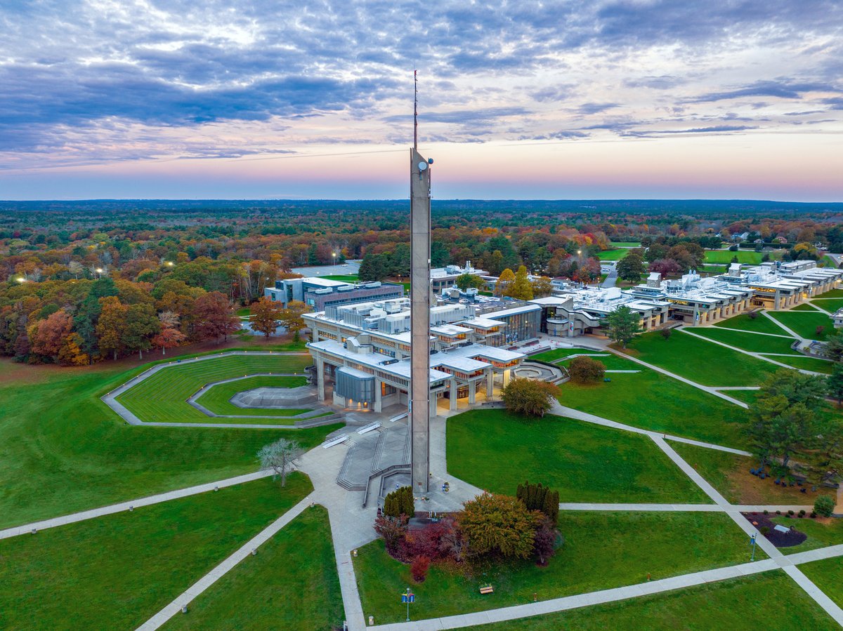 #UMassD recently received a $1M gift from the Greater Fall River Development Corporation (GFRDC) with matching funds of $500K from the @UMass Foundation to develop the GFRDC Scholarship program! ⭐
Learn how this $1.5M will support #FallRiver students ➡️ brnw.ch/21wJ5VL