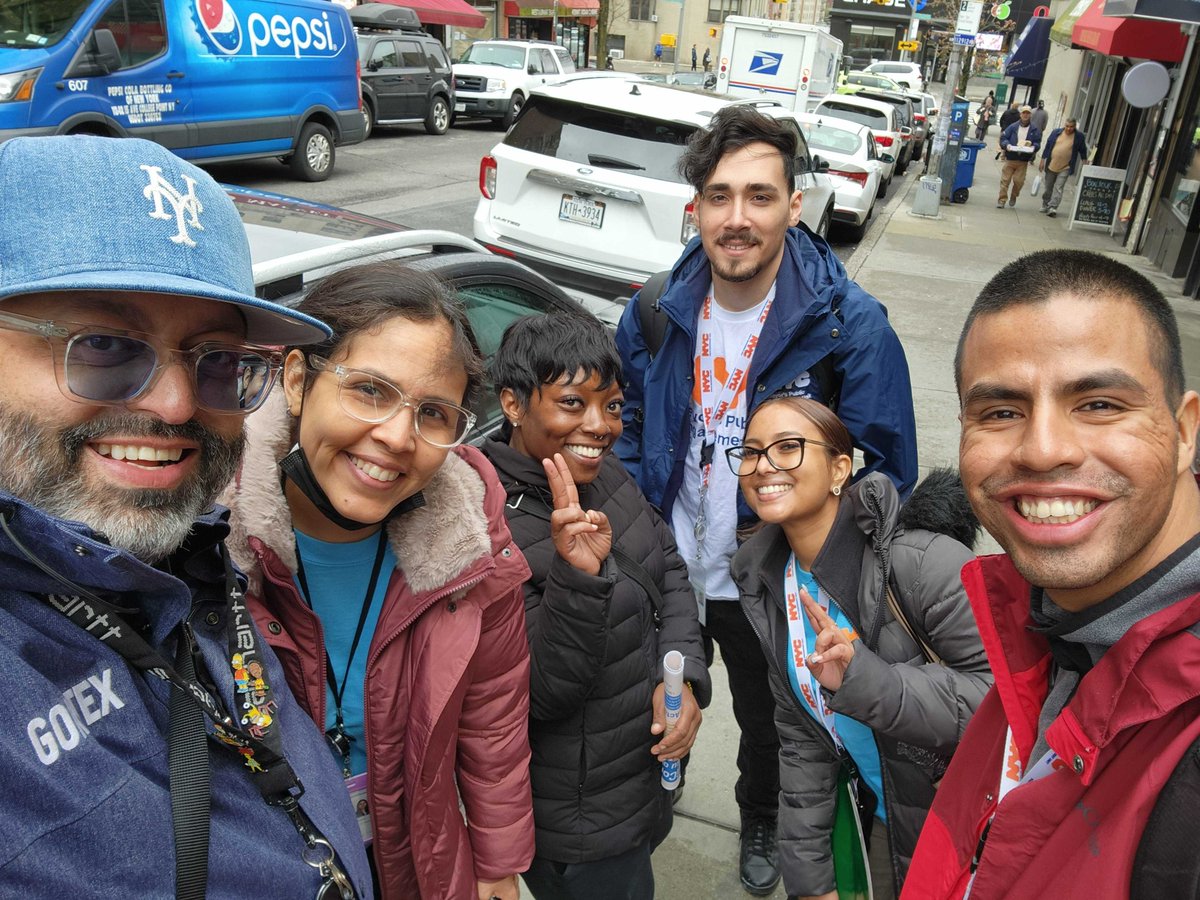 ❄️🧊Taking it to the streets of Washington Heights with the Rent Freeze team! We’re knocking on doors, spreading the word, and helping New Yorkers access housing they can afford. Learn more at nyc.gov/FreezeYourRent