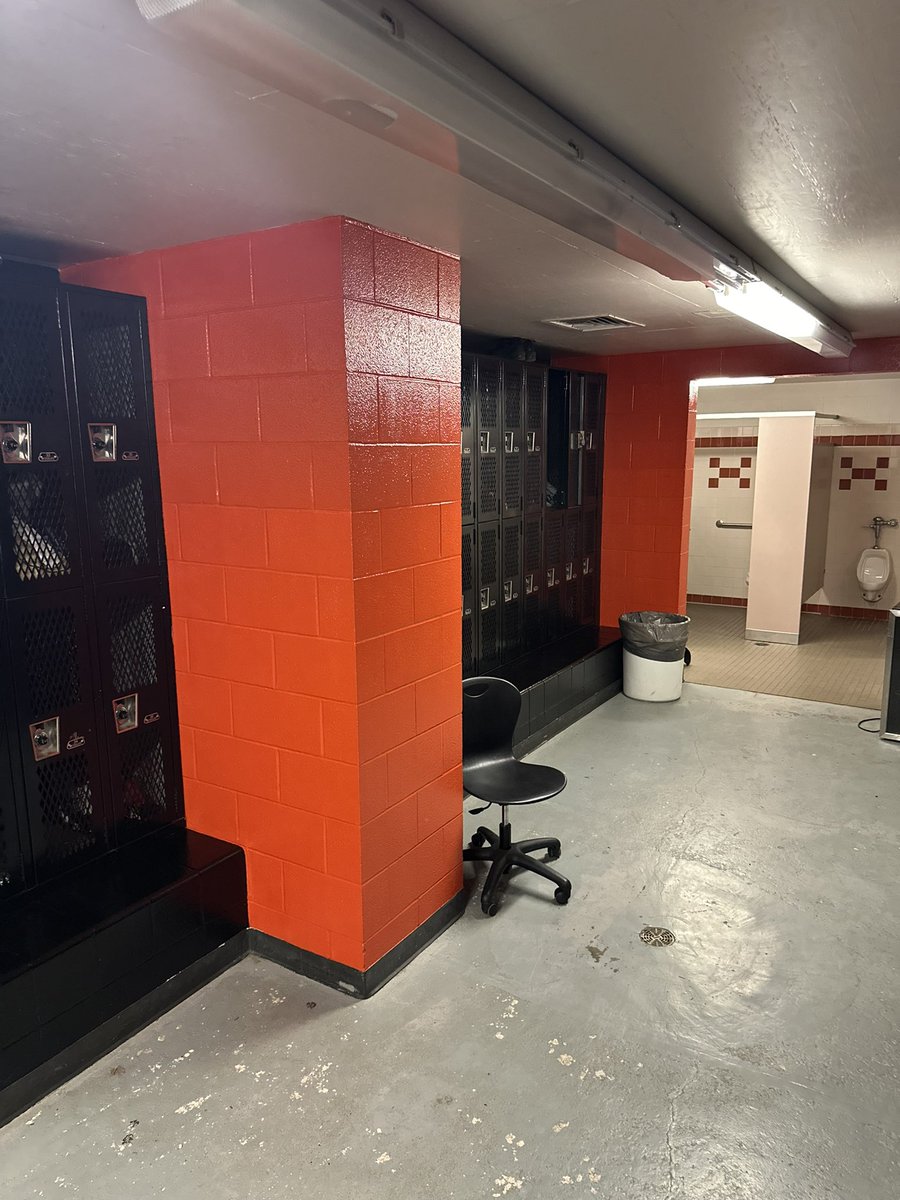 ApachesGHS's tweet photo. Thank you Kelly Painting &amp; Drywall for your donation of helping improve our game gym locker room with Apache Orange and Black Paint!!! They did an awesome job!! https://t.co/pxFGqzMsnl