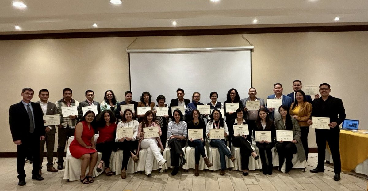 AgrocalidadEC's tweet photo. 🧑‍🎓Junto a @INIAPECUADOR e @INSPIECUADOR participamos en la ceremonia de graduación del Programa Mundial de Liderazgo en Laboratorios; reconociendo a los funcionarios de las tres instituciones al haber concluido 192 horas de formación.

Trabajamos para construir #ElNuevoEcuador 🇪🇨 https://t.co/Jnj2X1L73b