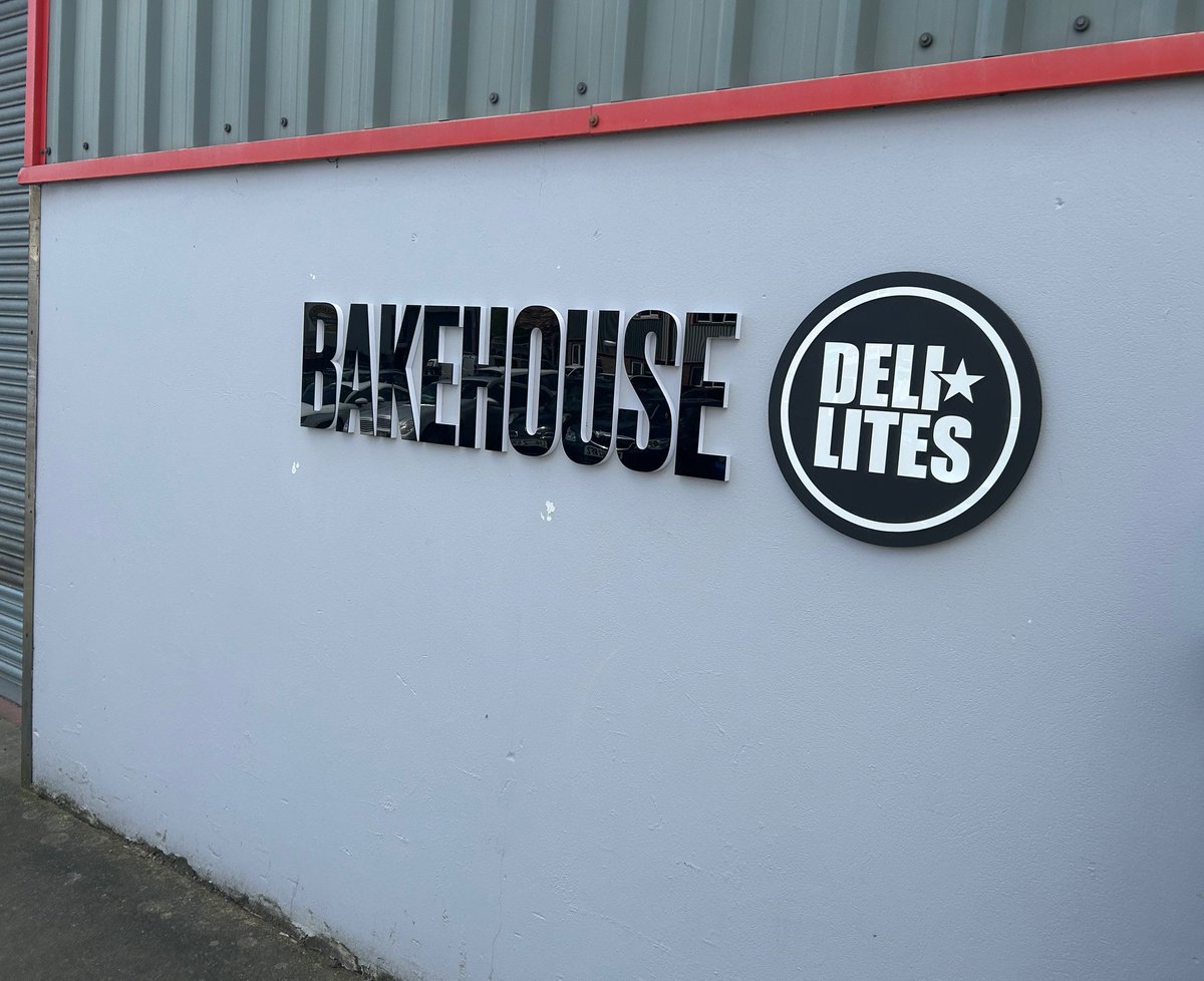 An insightful visit enjoyed by the Northern Ireland Food Advisory Committee today at @DeliLitesirl 🥪 The Committee had the opportunity to take a tour of Deli Lites' modern production facilities and hear about their innovation and growth.