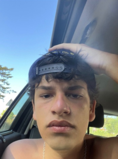 Já que ele decidiu apagar a conta dele, ele chama se Eduardo Sousa é de Setúbal e esta é a cara dele