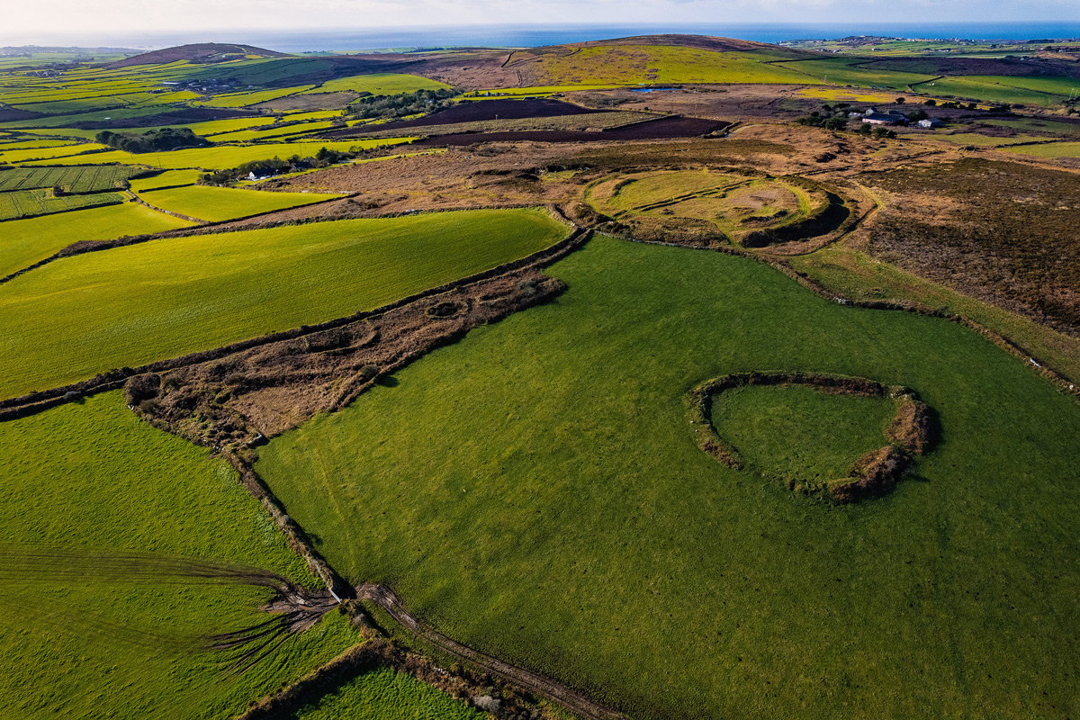 Have you visited Caer Bran, an important multi-age hillfort site near Penzance which contains archaeological remains from both the Bronze Age and Iron Age periods? Find out more here cornwallheritagetrust.org/our_sites/caer…