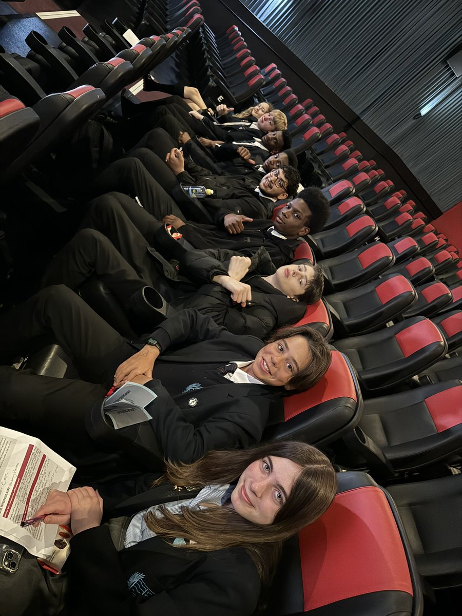RCS_DigitalF's tweet photo. 👏 Another congrats to our Year 10 students for winning an award at the the @sea_worldwide Dragon's Den event today. Their visionary pitch centered on eradicating homelessness in our community🏠🌟 All students showcased brilliance and dedication! 🙌 @SFAET_Havering @ReddenCourt https://t.co/IgMcc7Xt6x