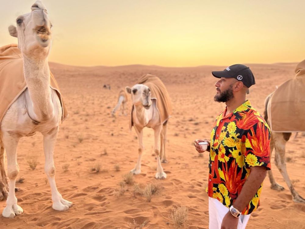 arabnews's tweet photo. -@THEREALSWIZZZ (Swizz Beatz), the owner of the @SaudiBronx camel racing team, is excited about his prospects at the #AlUlaCamelCup @RCU_SA @SCRFSA_EN https://t.co/RMDlgquFPF https://t.co/3i7FxSvl3p