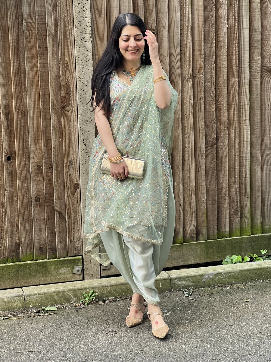 khybereena's tweet image. mera suit PATIALA🔥

Cherishing the shared heritage between Indian🇮🇳 and Pakistani🇵🇰 Punjab, despite political boundaries.