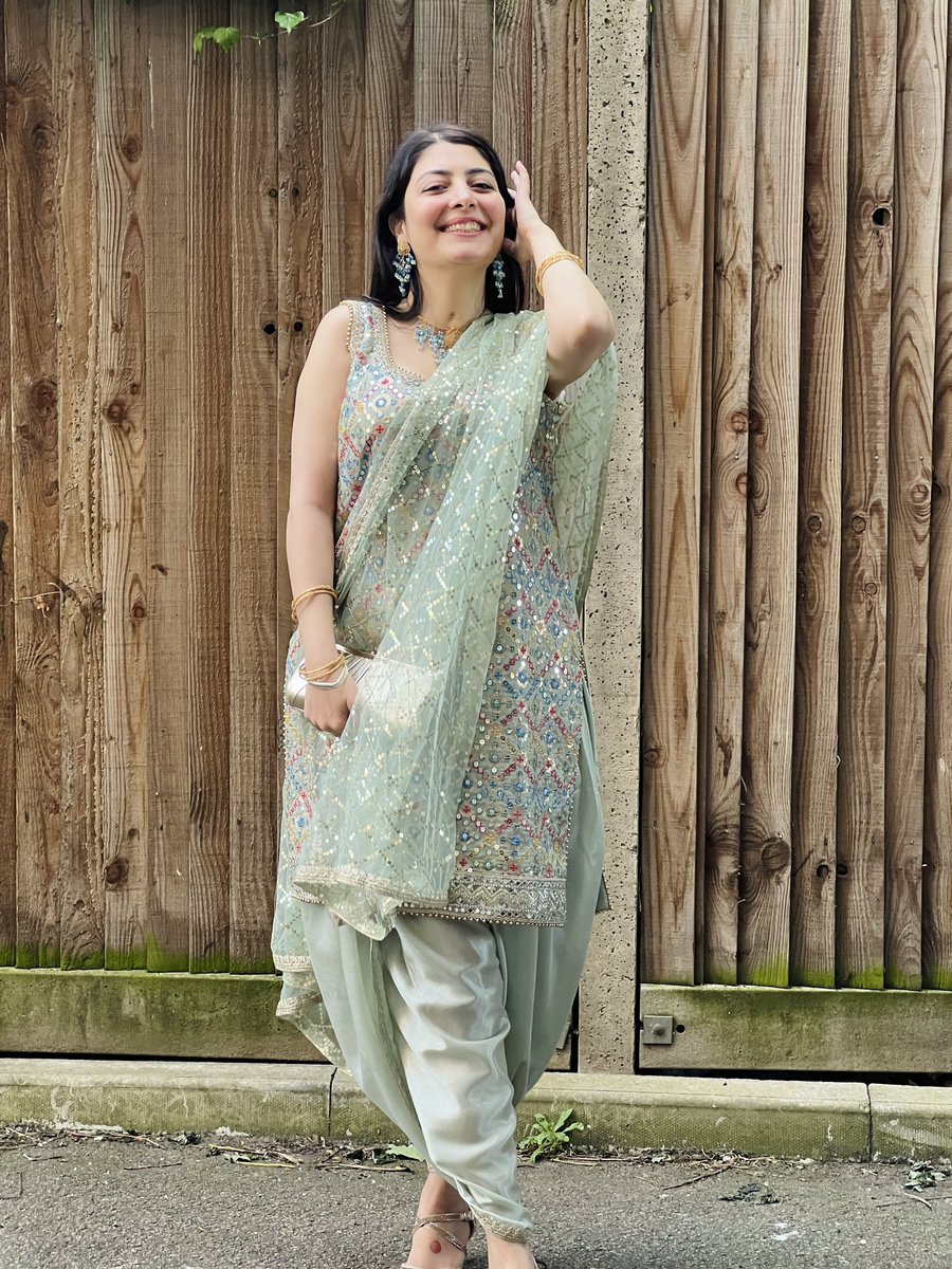 khybereena's tweet image. mera suit PATIALA🔥

Cherishing the shared heritage between Indian🇮🇳 and Pakistani🇵🇰 Punjab, despite political boundaries.