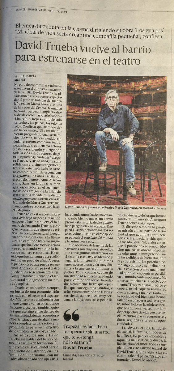 David Trueba estrena la obra 'Los guapos' en el Teatro María Guerrero @centrodramatico @INAEM_Cultura Hasta el 9 de junio. Reportaje de @rociogarcia4 en @elpais_cultura