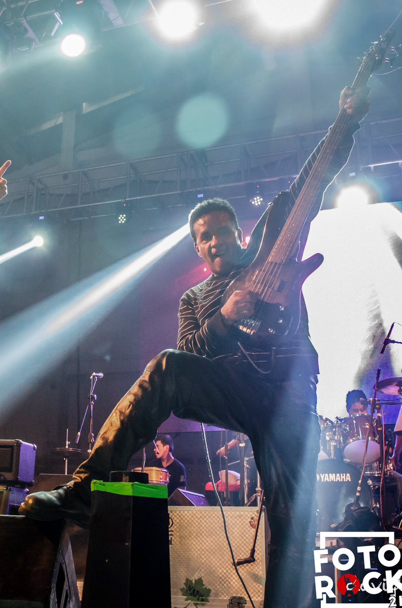 Fotorock21Files's tweet photo. Con profunda tristeza la Banda #SAMSAM anuncia el sensible fallecimiento de su bajista Antonio Campos Vargas Tony Montana. Mucha fuerza y muchas luz para nuestros hermanos en estos momentos. https://t.co/E5OrzJw1iO
