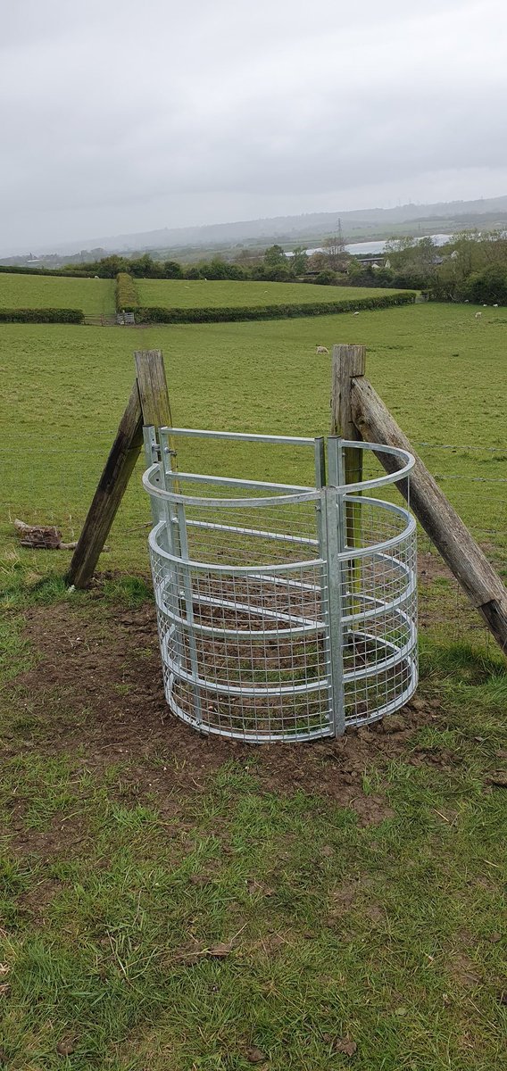 An excellent job done today replacing old wooden stiles with new kissing gates in Billington, near Leighton Buzzard, Bedfordshire @NB_Ramblers @RamblersGB