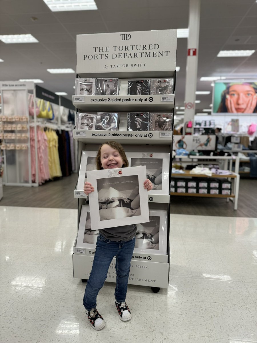 Everyone knows that my mother is a saintly woman 🙏 Our #TTPDTargetRun is always a family affair @taylornation13 @Target @taylorswift13