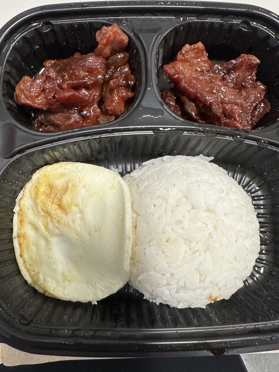 imwawit's tweet photo. Yung tipong sinabi ng katrabaho mo na may dala siyang tocino pero hindi mo aakalain na ‘complete meal’ pala. Maraming salamat, gurami. ❤️ https://t.co/TKewmnTirK
