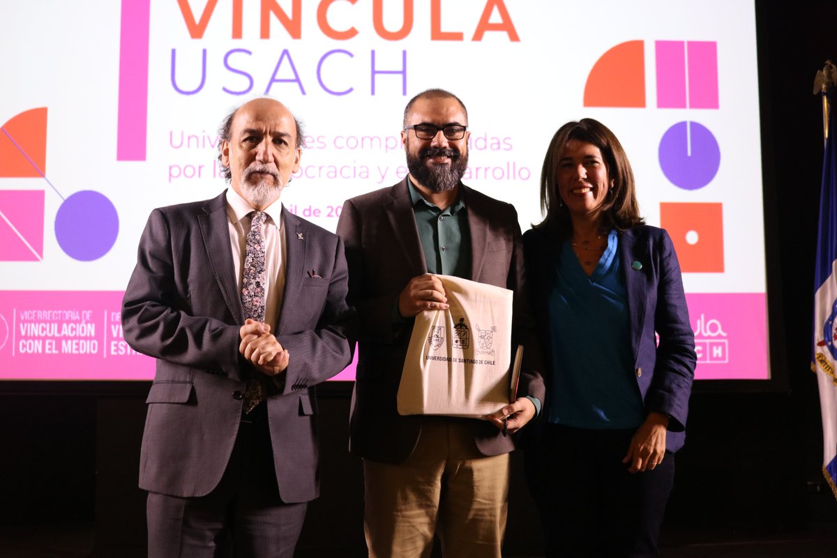 vimeusach's tweet photo. #NoticiasVIME 🗞 Compartimos los registros que nos dejó la inauguración del II Congreso Vincula @usach, evento que reúne a profesionales de vinculación con el medio de todo el país 🤩

💡 Recuerda que el evento se estará desarrollando hasta el 24 de abril.

#SomosVinculación https://t.co/nKaFOyUVZB