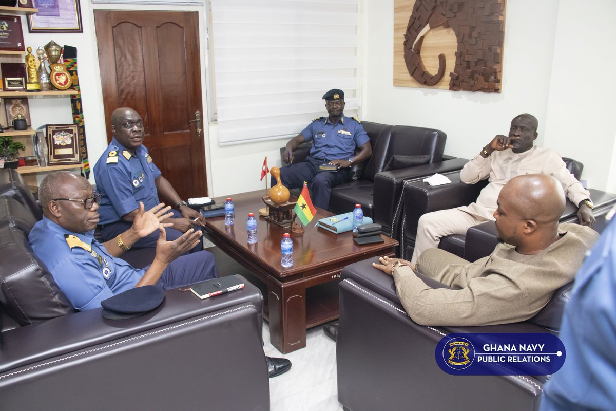 CHIEF OF THE NAVAL STAFF CALLS ON THE TEMA TRADITIONAL COUNCIL Chief of the Naval Staff (CNS), Rear Admiral Issah Adam Yakubu has led a high level delegation to commiserate with the Tema Traditional Council ... facebook.com/share/p/UuRUeM…