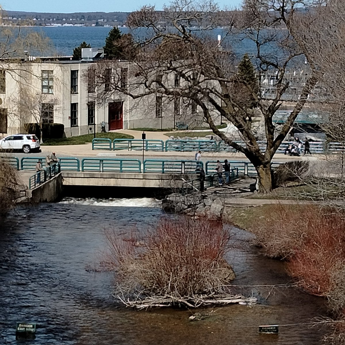 High noon. Fishing🎣 for steelhead trout in front of Petoskey City Hall. 

#PureMichigan