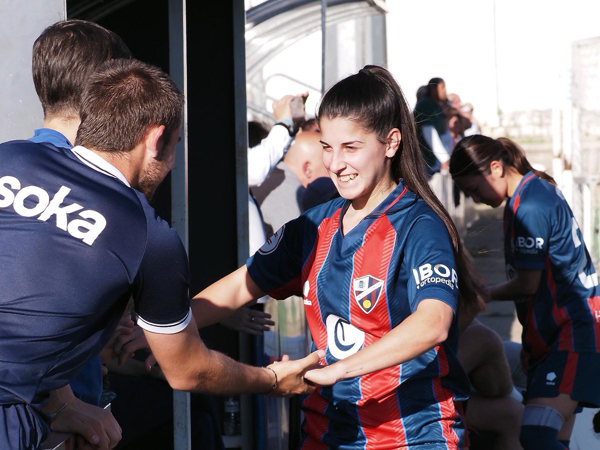 SDHuescaFem's tweet photo. “𝐄𝐬𝐭𝐚 𝐩𝐚𝐫𝐭𝐞 𝐝𝐞 𝐦𝐢 𝐯𝐢𝐝𝐚, 𝐞𝐬𝐭𝐚 𝐩𝐞𝐪𝐮𝐞ñ𝐚 𝐩𝐚𝐫𝐭𝐞, 𝐬𝐞 𝐥𝐥𝐚𝐦𝐚 𝐟𝐞𝐥𝐢𝐜𝐢𝐝𝐚𝐝”
😁¡Os lo merecéis!
🔙#SDHfemSporting https://t.co/j0ccUWxfyY