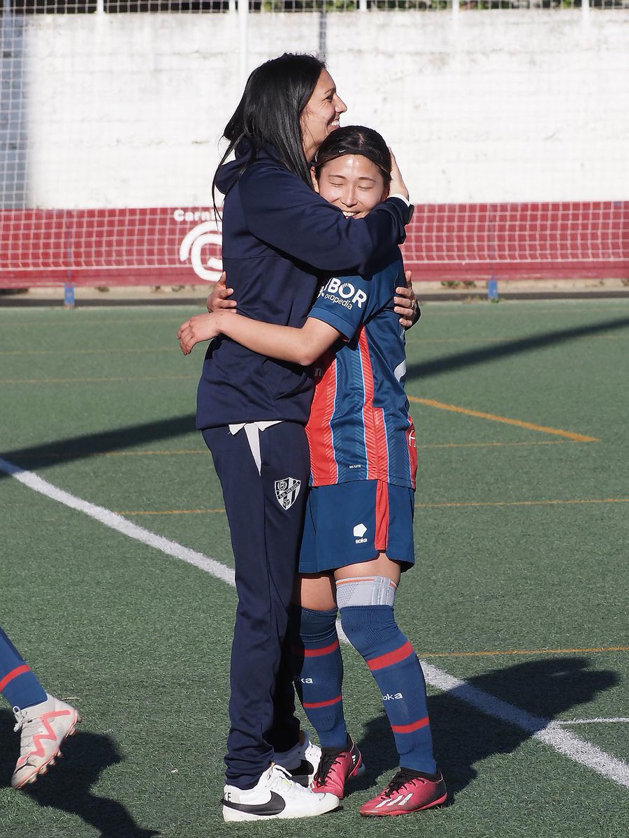 SDHuescaFem's tweet photo. “𝐄𝐬𝐭𝐚 𝐩𝐚𝐫𝐭𝐞 𝐝𝐞 𝐦𝐢 𝐯𝐢𝐝𝐚, 𝐞𝐬𝐭𝐚 𝐩𝐞𝐪𝐮𝐞ñ𝐚 𝐩𝐚𝐫𝐭𝐞, 𝐬𝐞 𝐥𝐥𝐚𝐦𝐚 𝐟𝐞𝐥𝐢𝐜𝐢𝐝𝐚𝐝”
😁¡Os lo merecéis!
🔙#SDHfemSporting https://t.co/j0ccUWxfyY