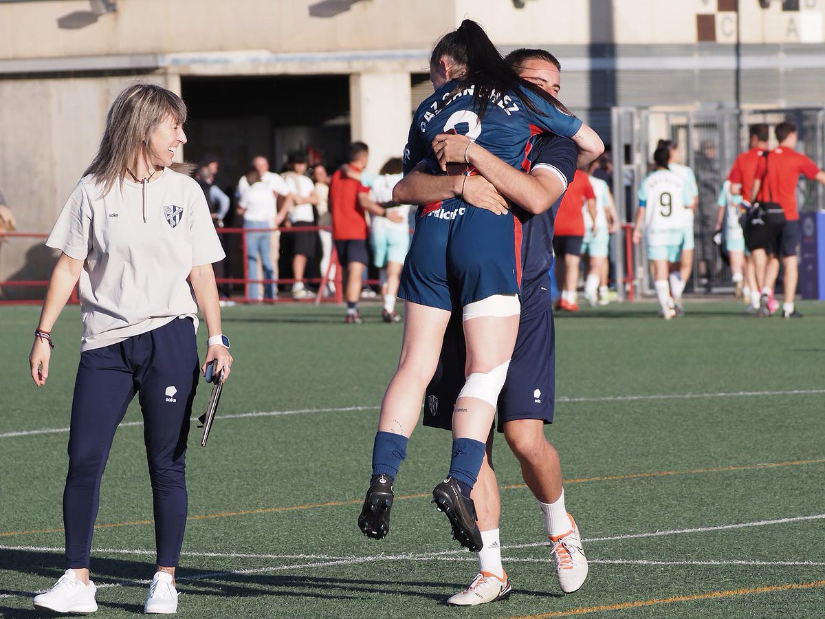 SDHuescaFem's tweet photo. “𝐄𝐬𝐭𝐚 𝐩𝐚𝐫𝐭𝐞 𝐝𝐞 𝐦𝐢 𝐯𝐢𝐝𝐚, 𝐞𝐬𝐭𝐚 𝐩𝐞𝐪𝐮𝐞ñ𝐚 𝐩𝐚𝐫𝐭𝐞, 𝐬𝐞 𝐥𝐥𝐚𝐦𝐚 𝐟𝐞𝐥𝐢𝐜𝐢𝐝𝐚𝐝”
😁¡Os lo merecéis!
🔙#SDHfemSporting https://t.co/j0ccUWxfyY