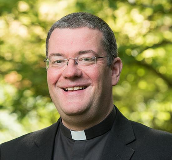 King approves nomination of new Dean of Lincoln: The King has approved the nomination of The Reverend Canon Dr Simon Jones, Chaplain and Fellow of Merton College, Oxford, to be Dean of Lincoln to succeed Christine Wilson following her resignation. Simon… dlvr.it/T5vg2N