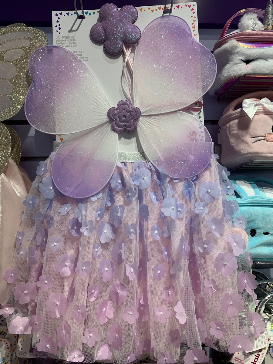 #fairylights lead to @ClairesEurope #MotherwellShoppingCentre. Gorgeous little outfits to inspire your wee ones #makebelieve 🤩