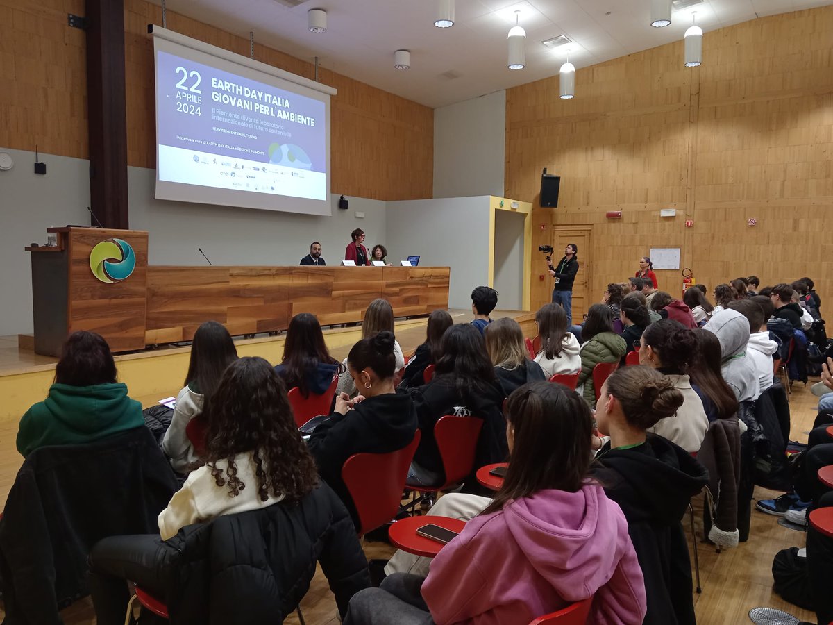 🍀 🌍 Ieri hashtag#22Aprile, in occasione della hashtag#GiornatamondialedellaTerra, in Environment Park si è tenuto il 𝗙𝗟𝗔𝗚 𝗘𝗩𝗘𝗡𝗧 𝗚𝟳 𝗔𝗠𝗕𝗜𝗘𝗡𝗧𝗘.
iniziativa a cura dell'associazione Earth Day Italia e Regione Piemonte