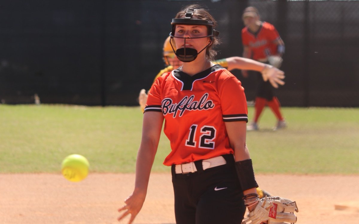 Hanging out with <a href="/izzypezdek/">izzy Pezdek</a> from <a href="/SoftballState/">Buffalo State Softball</a> on this wonderful Tuesday afternoon. Today's feature is brought to you by <a href="/MauerAthletics/">Mauer Athletics</a>. 

sportsunionny.com/post/pitcher-p…