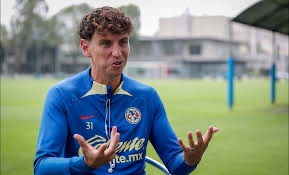 FuerteAzul09's tweet photo. NOMBRA un  ex jugador de Cruz Azul y las RAZONES por las que te cague la madre. 

El mío es este cabron desde que:

• “La novena no es la felicidad”. Ctm y nos dejo a medio torneo.
• Convirtió a medio equipo  a su secta.
• Mercenario, grillero, o doble moral.   
• No pregonaba su religión en Arabia por culo.