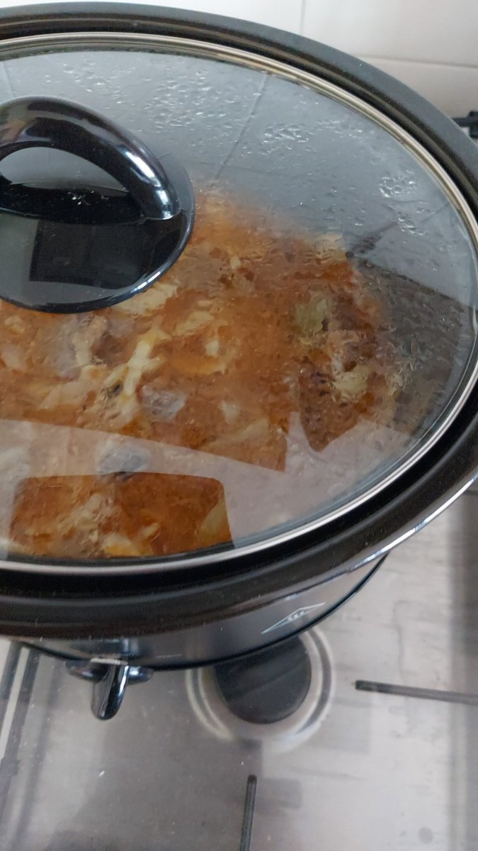 Mijn slowcooker even aan het uitproberen,lekker rundvlees en siepels