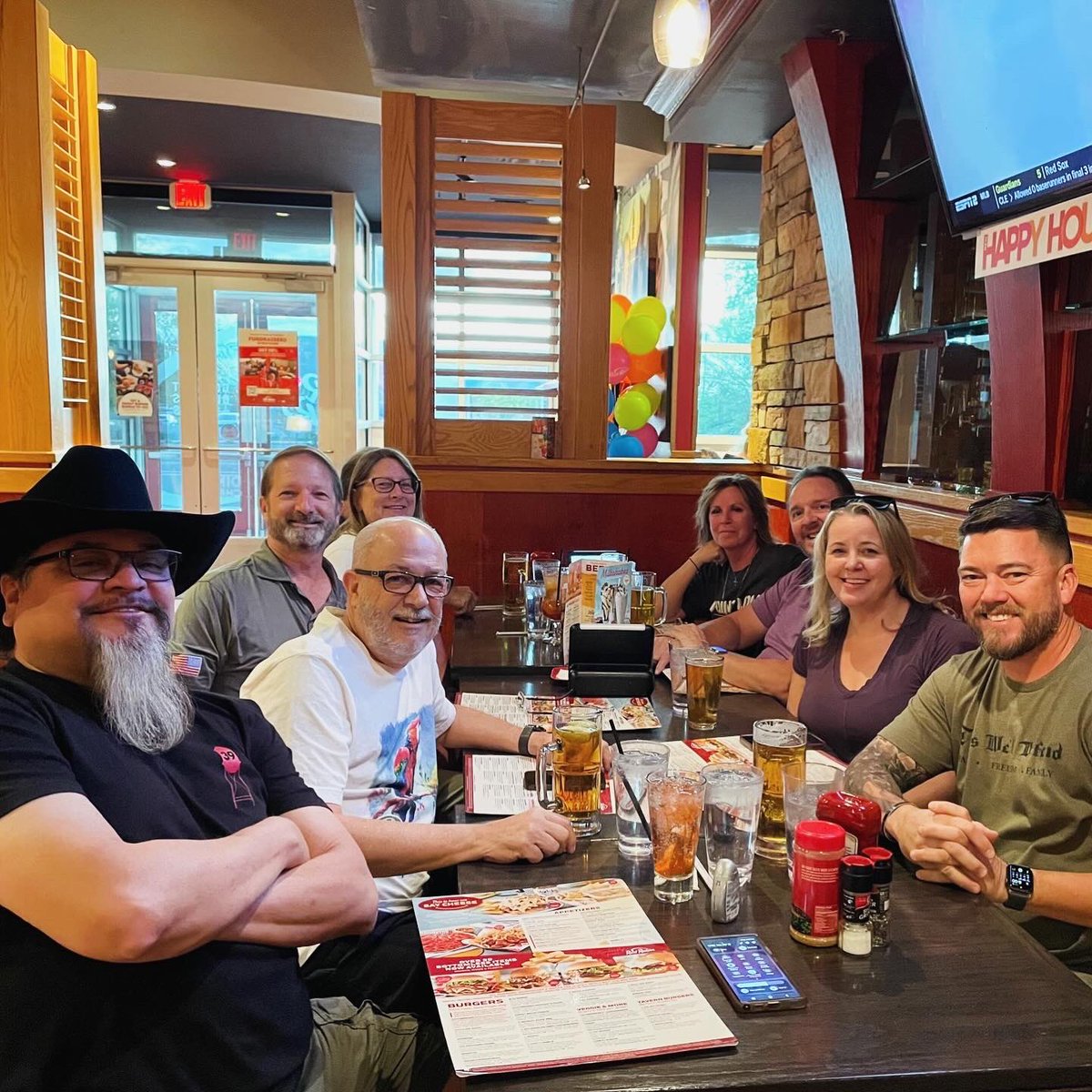 VMLCaz's tweet image. Last week’s Red Robin fundraiser was a success! 🍔 We raised just over $2100. Your participation meant the world to us.

The need doesn’t end here, so our mission doesn't either. 🗓️ Save the date for our next fundraiser on May 8th!

#redrobin #azvets #azveterans #arizonavets