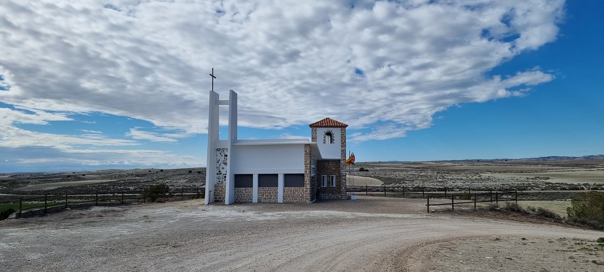 🟡🔴 Feliz día de #Aragón , desde la Ermita de San Jorge en #Bujaraloz , tras los actos institucionales en las Cortes de Aragón. Día de reivindicación, de convivencia, de sentirnos orgullosos de nuestro pasado, nuestra tierra y trabajar por un futuro de progreso.