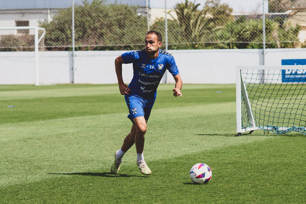 📸 Pics from the first session of the week 💪🏻 

📍 Javier Pérez Sports City 

#RealOviedoTenerife #YoSoyElTenerife