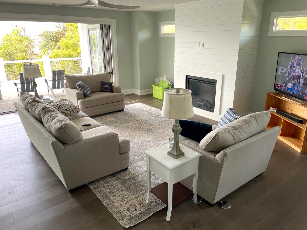 Transform your home with our wide range of flooring options!

From weather-resistant LVP to stylish area rugs, we have everything you need to create a space that reflects your #CrystalCoast lifestyle.