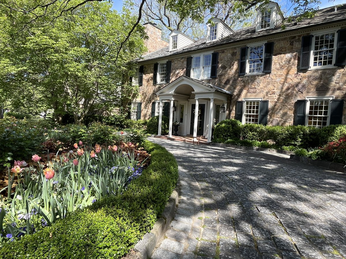 WDCGardener's tweet photo. A beautiful morning to gardens in the #vagardenweek tours - this one is Ballantrae in McLean, Va, hosted by the Garden Club of Fairfax. #gardendc #dmv #vagardentour @historicgardenweek https://t.co/uGKck7AAwT