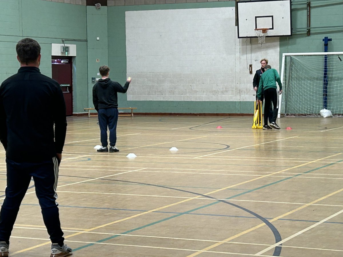 Leighton-LinsladeSSP (@llssp) on Twitter photo Many Thanks to James <a href="/BedsCricket/">Bedfordshire Cricket</a> for coming into <a href="/VandykeUpperSch/">Vandyke Upper School</a> to deliver a CPD Continuous Cricket Session Many Thanks to James <a href="/BedsCricket/">Bedfordshire Cricket</a> for coming into <a href="/VandykeUpperSch/">Vandyke Upper School</a> to deliver a CPD Continuous Cricket Session