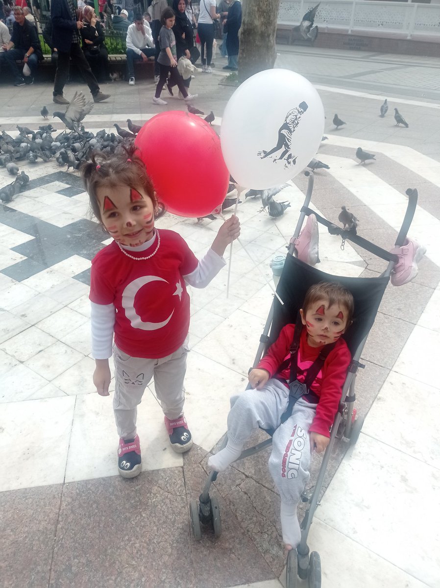 flapdcotsn's tweet photo. #isyanvar Buse ve Sude https://t.co/e1IeUnsSHe
