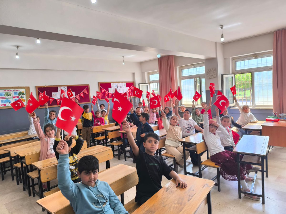 AlabasImam's tweet photo. 23 Nisan Ulusal Egemenlik ve Çocuk Bayramı Kutlu Olsun 
#23Nisan #CocukBayramı 
@CinarMEM21 https://t.co/WTOD5cgMZD