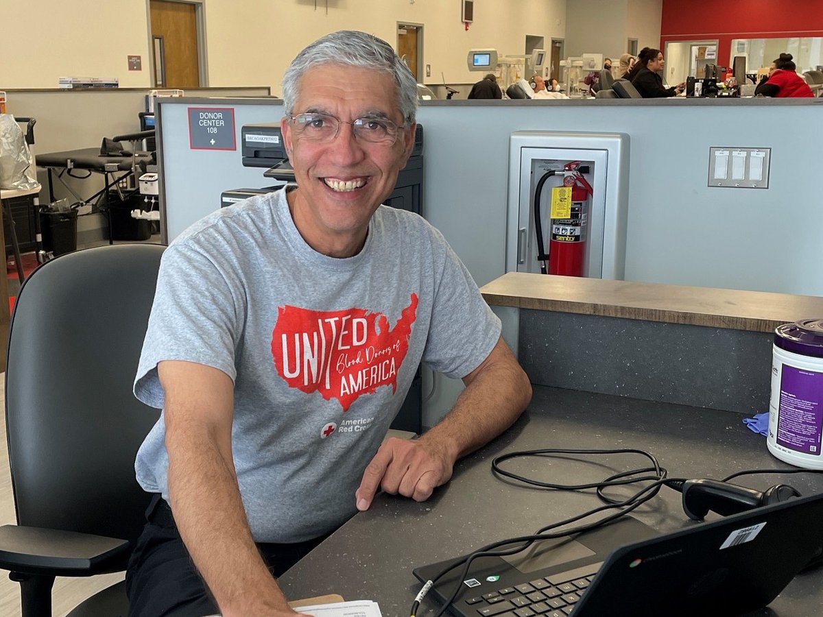 RedCrossNorCal's tweet image. As #NationalVolunteerAppreciationWeek continues, we're highlighting our blood services volunteers. They welcome donors, check them in for their appointments, keep the waiting &amp;amp; canteen areas stocked and tidy, field questions and deliver blood to patients in need 24/7. Thank you!