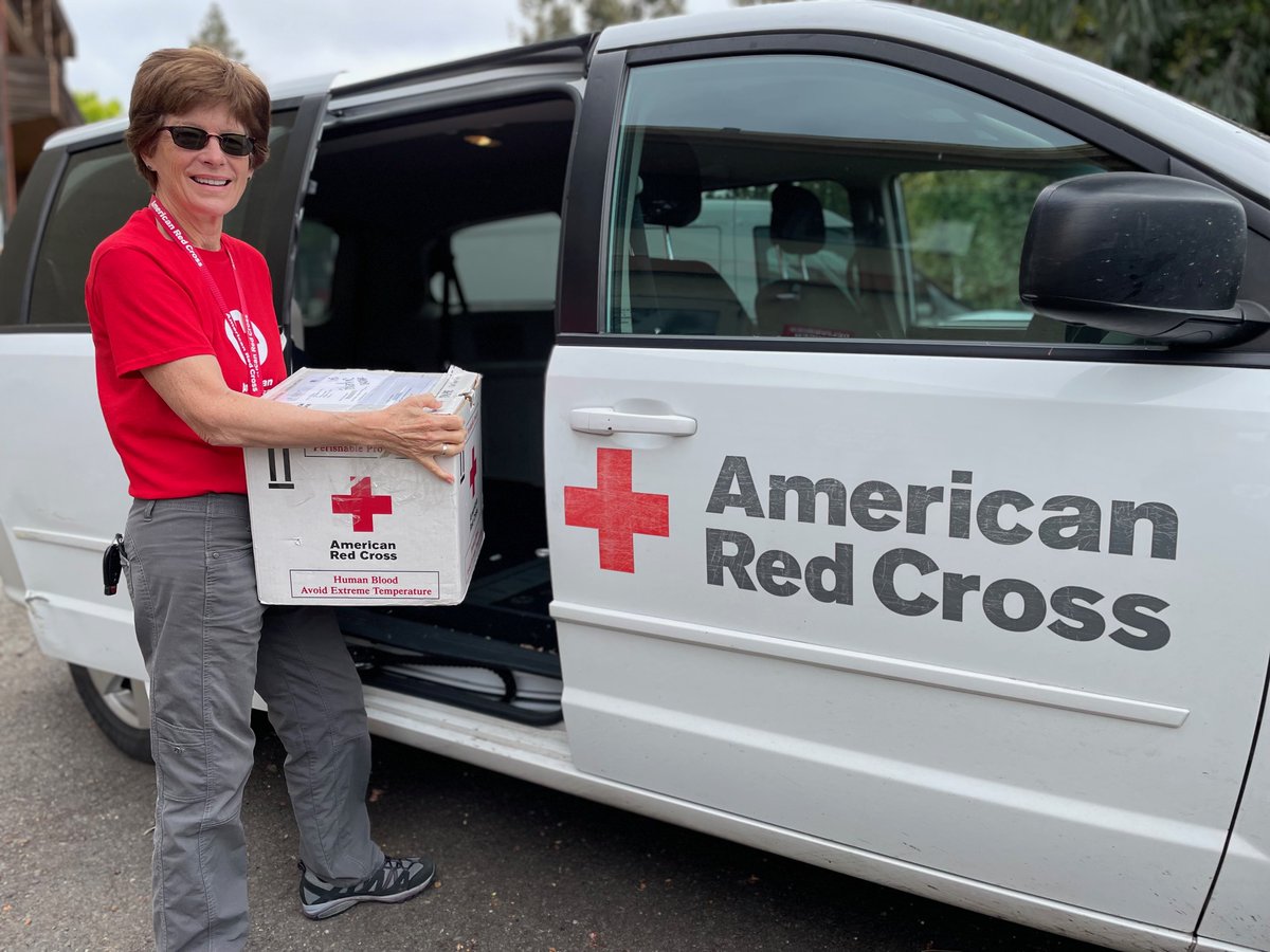 RedCrossNorCal's tweet image. As #NationalVolunteerAppreciationWeek continues, we're highlighting our blood services volunteers. They welcome donors, check them in for their appointments, keep the waiting &amp;amp; canteen areas stocked and tidy, field questions and deliver blood to patients in need 24/7. Thank you!