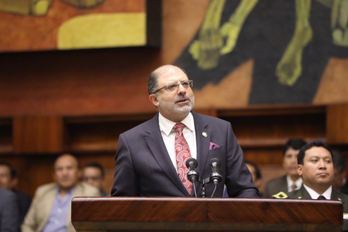 #LaNuevaAsamblea | El presidente de la Asamblea Nacional, <a href="/HenryKronfle/">Henry Kronfle K.</a>, destaca la importancia de reconocer la dedicación, el talante y el profesionalismo de todos aquellos que, con su trabajo, hacen posible el funcionamiento del primer poder del Estado. #DíaServidorLegislativo